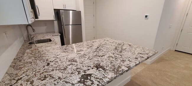 Building Photo - Stylish Private ADU with Garage, In-Unit Laundry & Good Location.