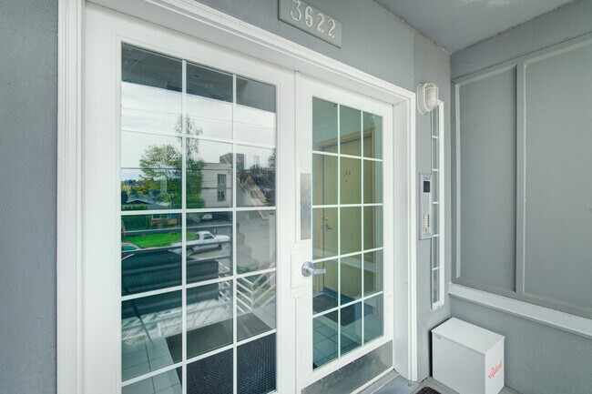 Building Photo - 3622 14th Ave W