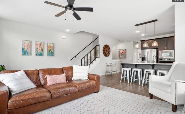 Building Photo - 121 S Cedar Ave