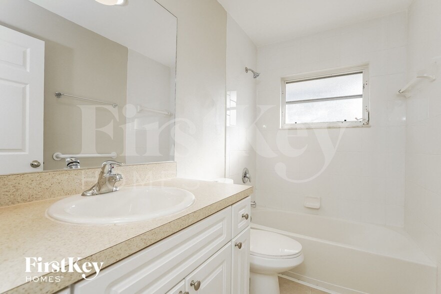 Building Photo - 8352 Bahamas Rd