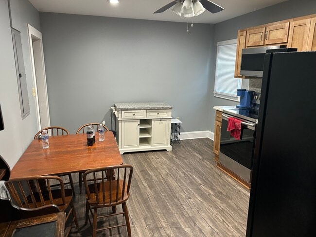 Building Photo - 1015 Noblin Ave