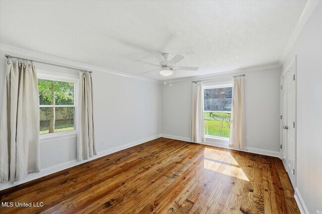 Building Photo - 144 Rollingwood Dr