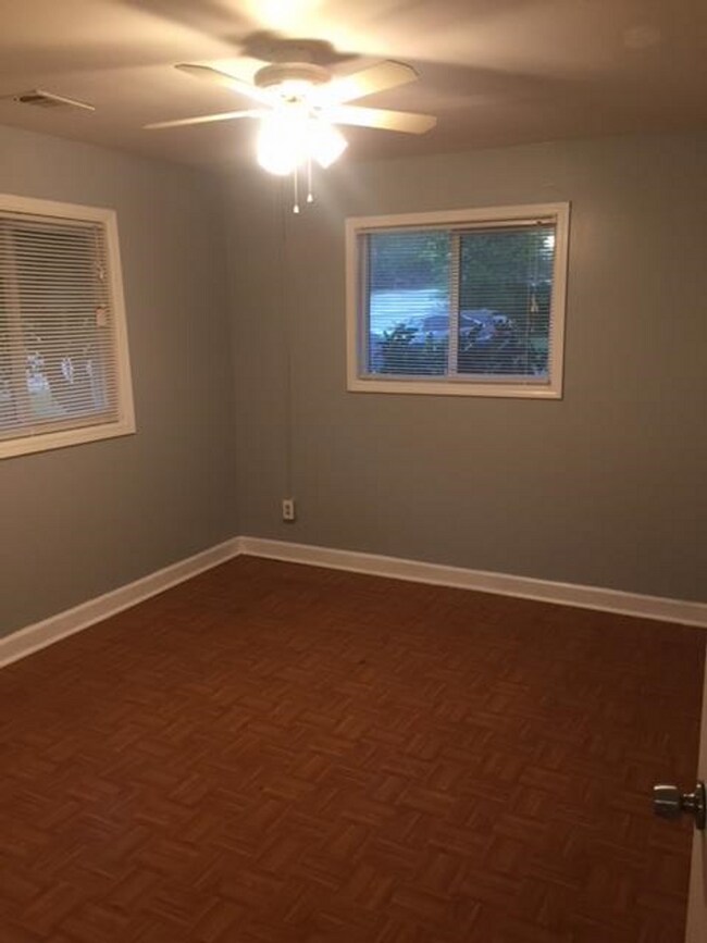 Building Photo - Cozy 2 Bedroom / 1 Bath Duplex