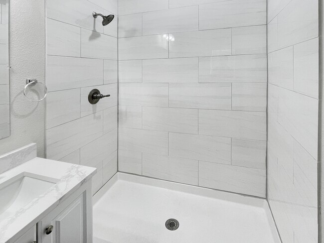 Building Photo - 3213 Chenault St