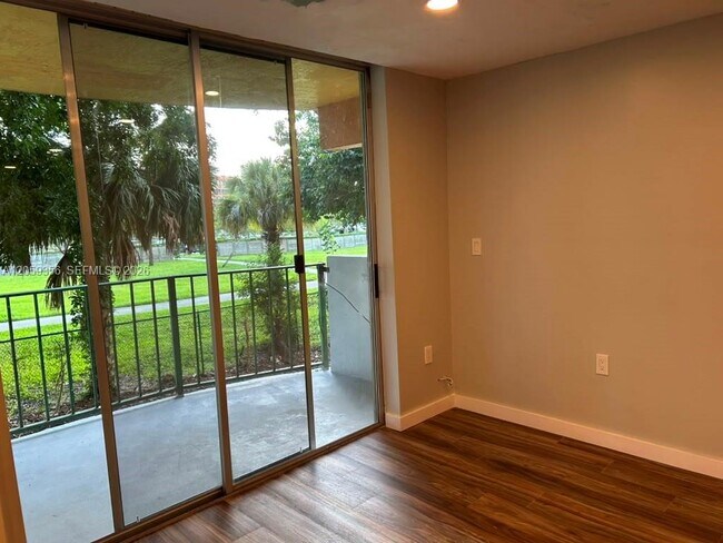 Building Photo - 9320 Fontainebleau Blvd