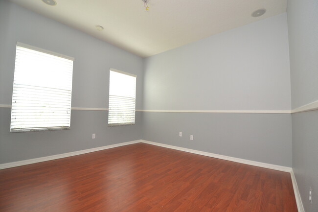 Building Photo - Gorgeous 4/3 Townhome in Oviedo ~ 2.5 Car ...