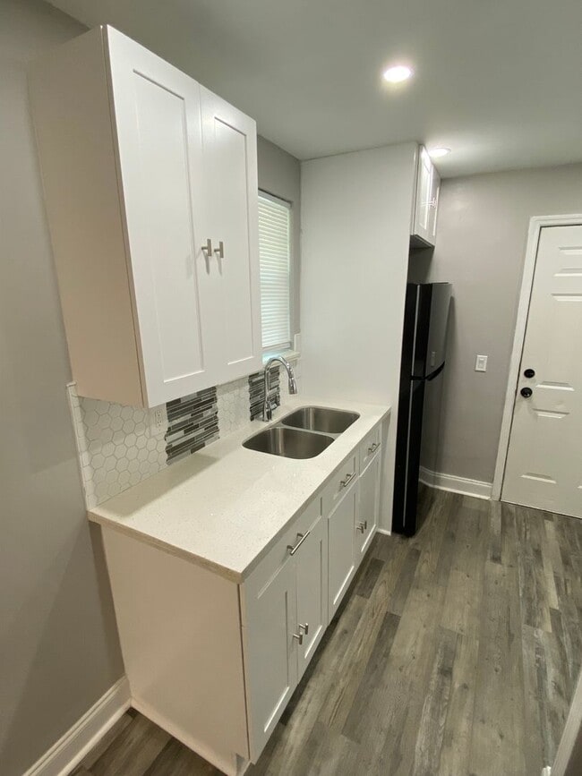 Building Photo - Silver Street Apartments