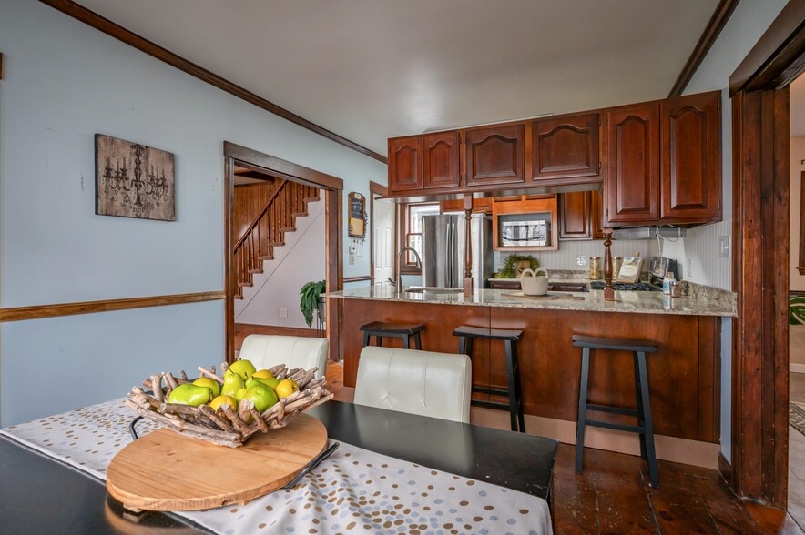 Building Photo - 459 Central St