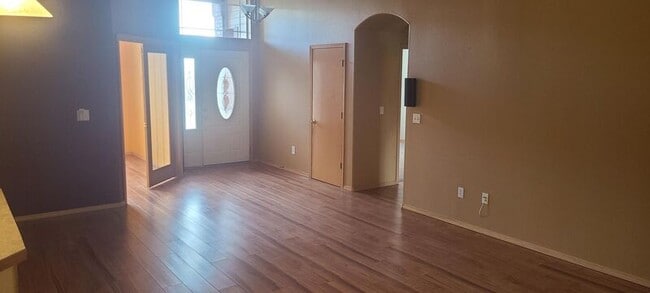 Building Photo - 463 Anthony Dr