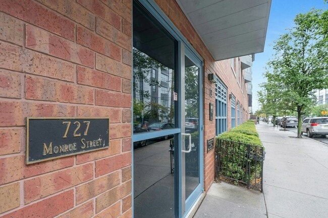 Building Photo - 727 Monroe St