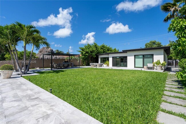 Building Photo - 7850 Hawthorne Ave