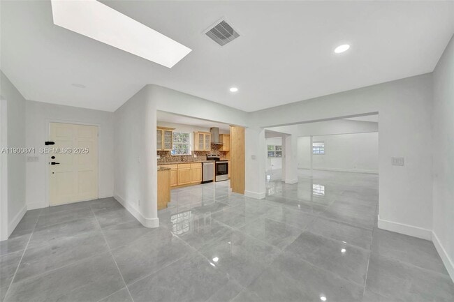 Building Photo - 840 NE 182nd St