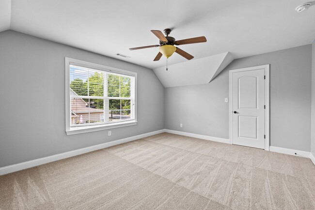Building Photo - 175 Colonial Ct