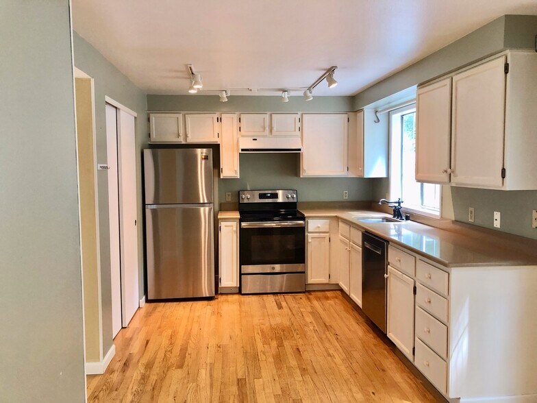 Building Photo - Kirkland Townhome