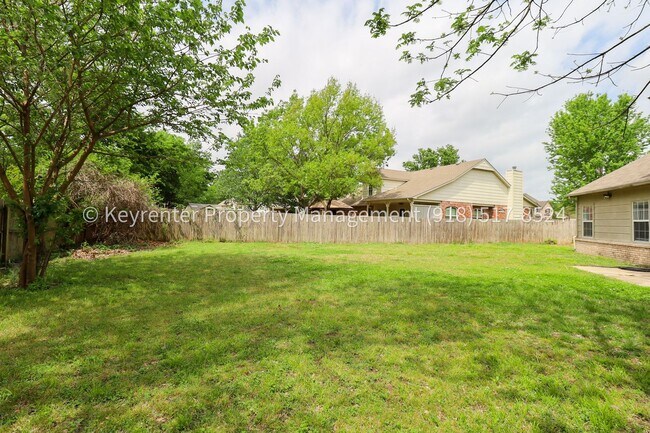 Building Photo - 4 Bed | 2 Bath in Broken Arrow!
