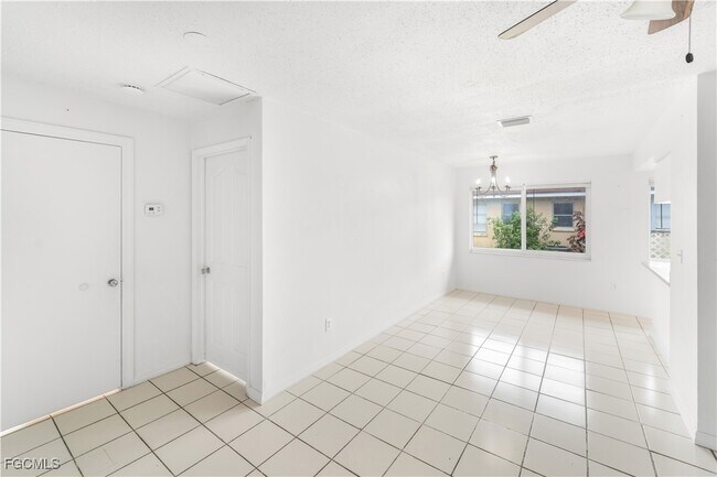 Building Photo - 2927 SE 15th Pl