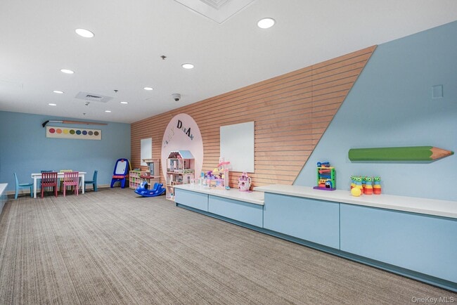 Building Photo - 1 Renaissance Square