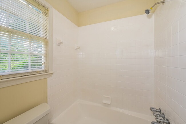 Building Photo - 521 Sequoia Ct