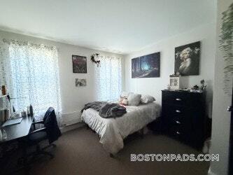 Building Photo - 829 Beacon St