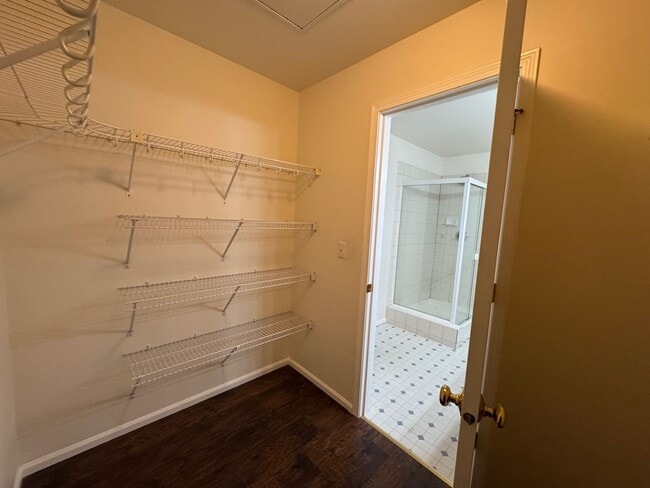 Building Photo - Gated 2 beds 2.5 baths townhome in Ashburn...