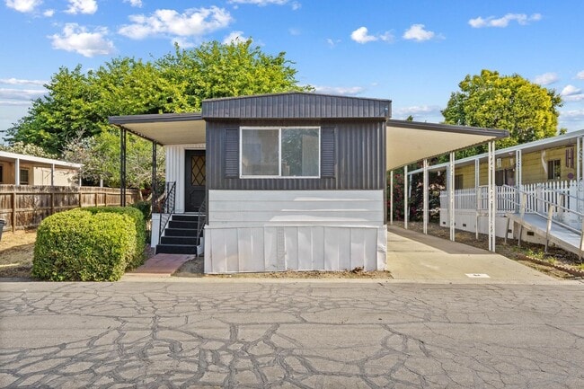 Building Photo - 5055 W. TULARE AVE SP 64 - 2 BEDROOM 1.5 BATH - MANUFACTURED HOME - SW VISALIA