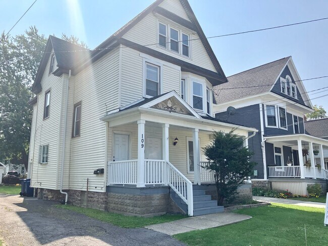Building Photo - 109 Unger Ave