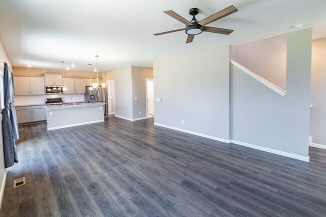 Building Photo - Stunning 4BR House in Berthoud