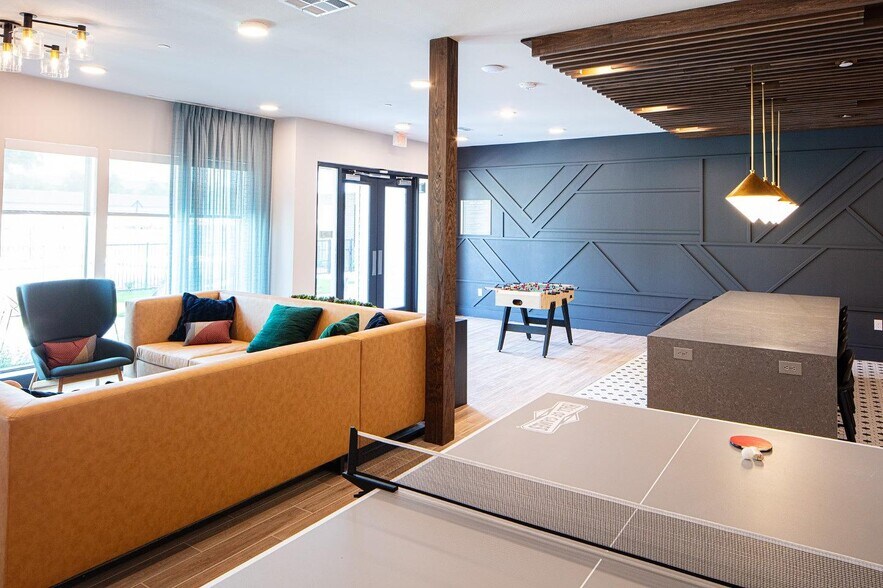 Building Photo - 13701 Montfort Dr