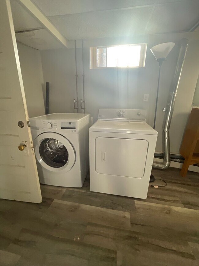 Building Photo - 725 Church St