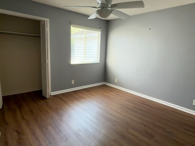 Building Photo - 105 Shoals Dr