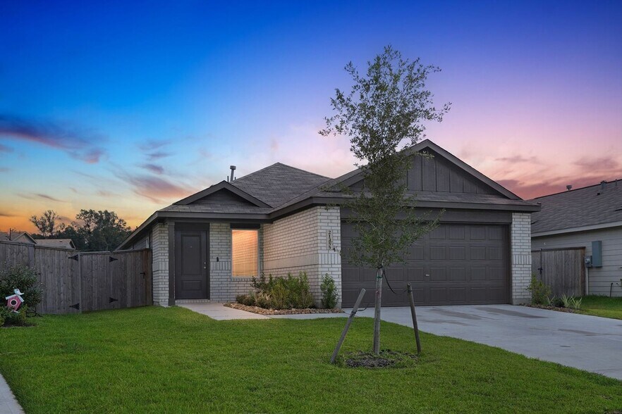 Primary Photo - 21255 Fieni Dr
