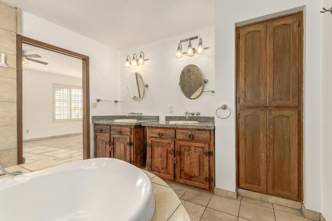 Building Photo - 805 W Toledo St