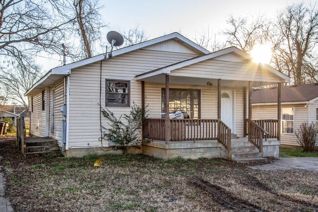 Building Photo - Murfreesboro 4 Bedroom/2 Bath HOUSE near MTSU