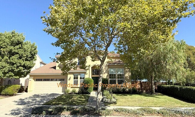 Building Photo - Former Model Home in Desirable Bridges Com...