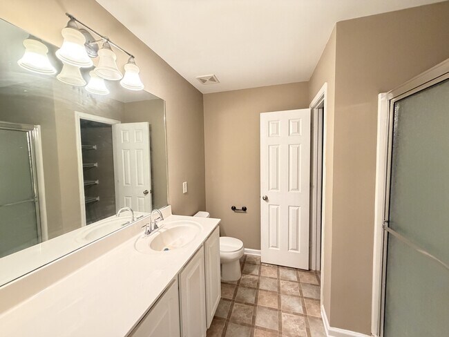 Building Photo - 3329 Fernview Dr