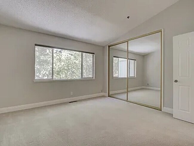 Building Photo - Outstanding 2BD/2BA Condo Near Pleasant Hill BART – Walnut Creek
