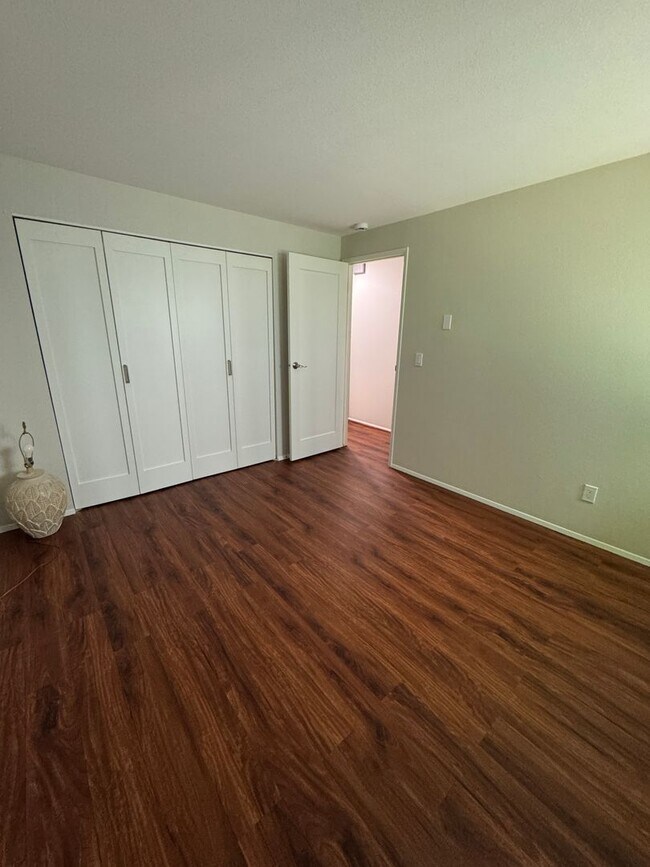 Building Photo - 2bd/2ba Kirkland Condo