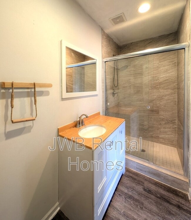 Building Photo - 3535 Rosselle St