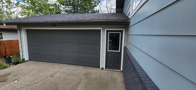 Building Photo - 420 N 19th Ave