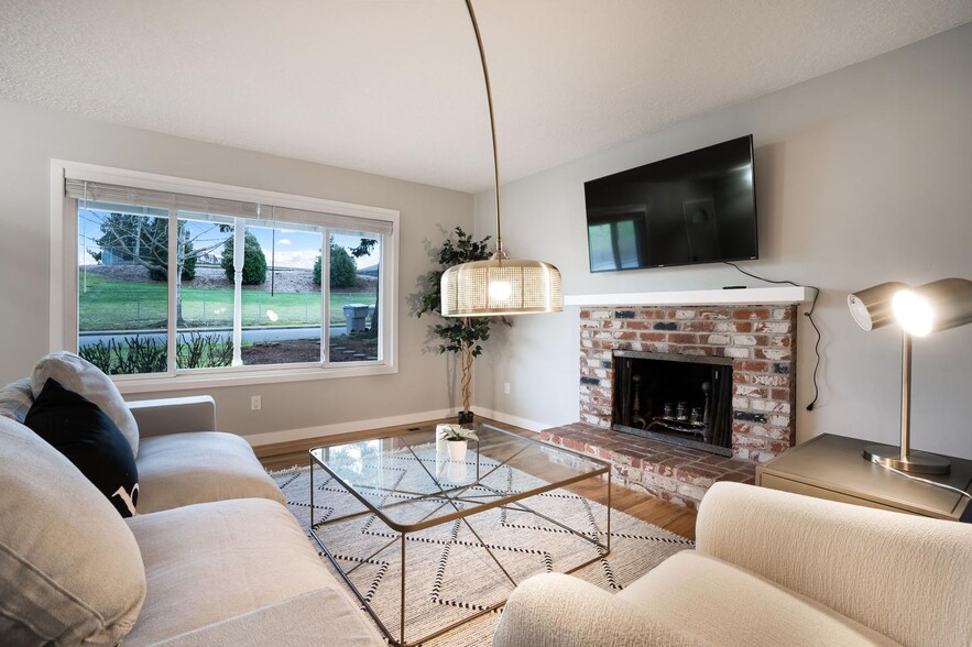 Building Photo - 13665 Sw Parkway