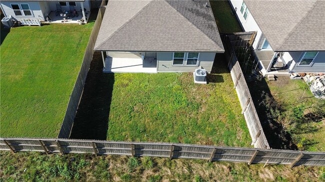 Building Photo - 910 Kickapoo Ln