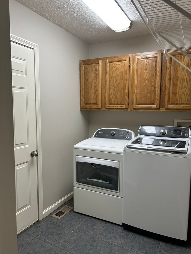 Building Photo - 1623 Lionheart Ln