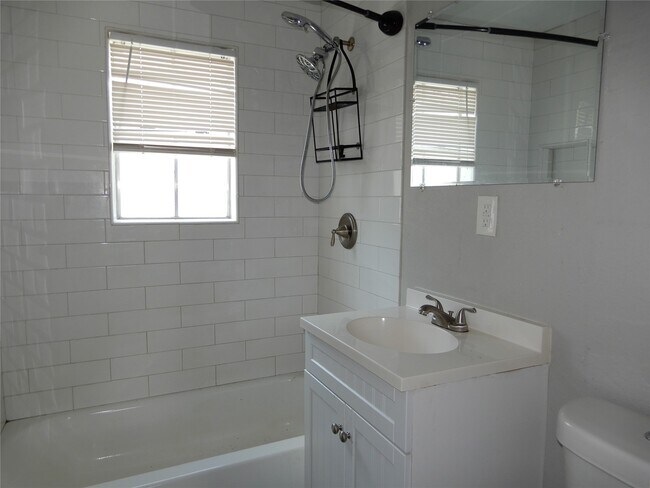 Building Photo - 3804 Lelia St