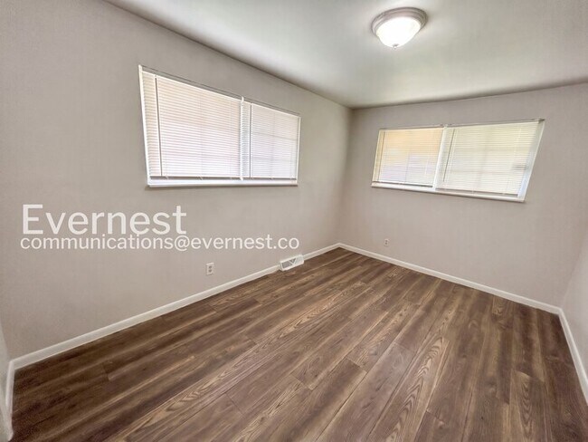 Building Photo - 2 Bed, 1 Bath Home in Saint Louis / Pet-Friendly / Vouchers Accepted / Available Now!