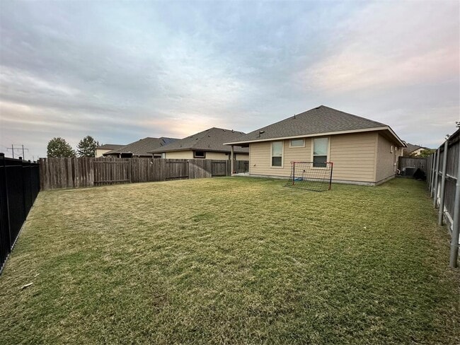 Building Photo - 404 Blue Waterleaf Ln