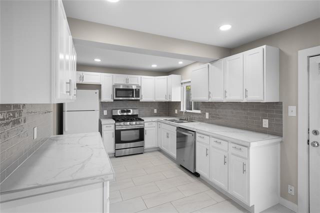 Building Photo - 2302 Valleywood Dr