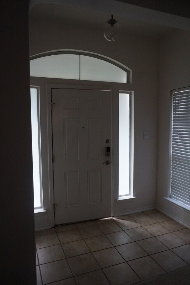 Foyer - 9618 Mustang Mesa