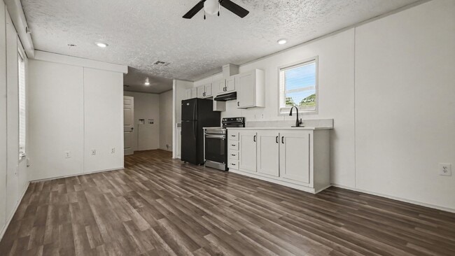 Building Photo - 25024 Twin Oaks Dr