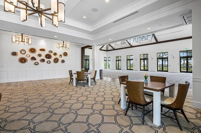 Building Photo - 9237 Crestview Cir