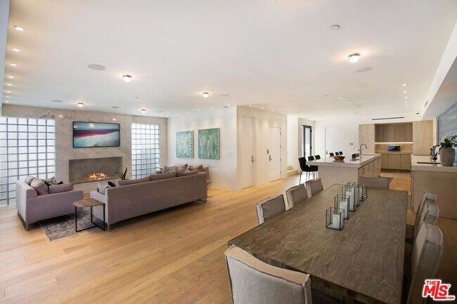 Building Photo - 508 N Sweetzer Ave